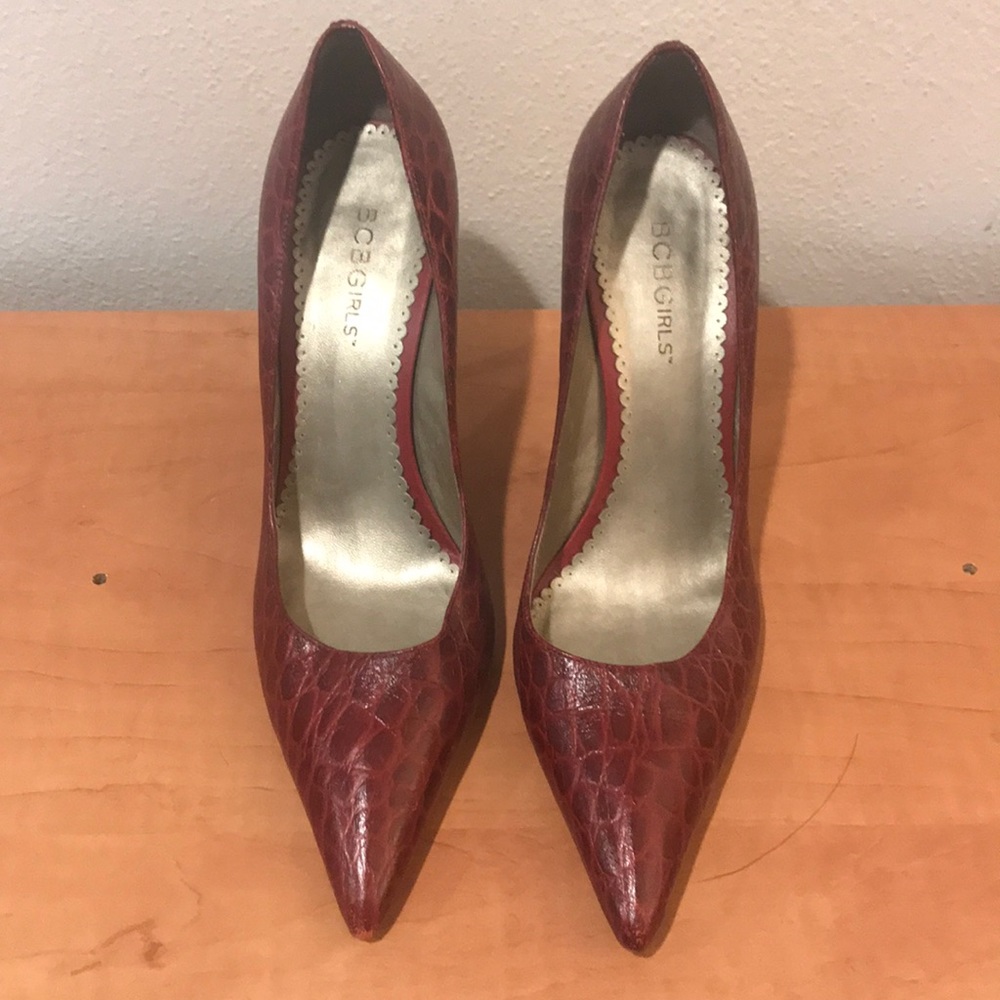 👠Price Firm👠 BCBGirls snakeskin embossed heels